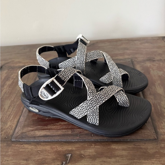 Chaco Z/Volv 2 Adjustable Strap Hiking Walking Sandals in Verdant Black Women 9 - Picture 1 of 7